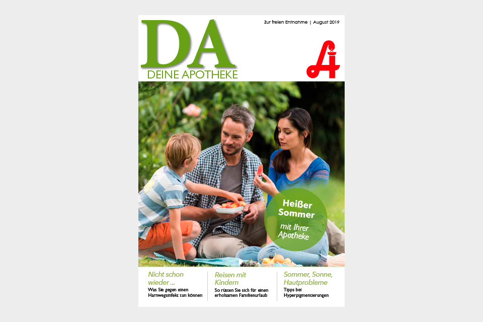 Eine vierköpfige Familie sitzt draußen auf einer Picknickdecke und isst gemeinsam. Der Text lautet „DA DEINE APOTHEKE – Laurentius Apotheke Imst / Pitztal Apotheke“, ergänzt durch Gesundheitsschlagzeilen auf Deutsch.