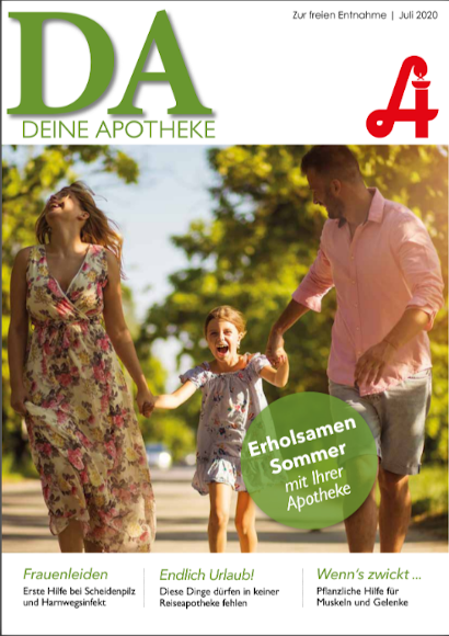 Eine junge Frau in einer blauen Jacke joggt im Freien mit einem gelben Labrador Retriever an der Leine; beide wirken aktiv und glücklich. Das Bild wurde in der Nähe der Laurentius Apotheke Imst / Pitztal Apotheke aufgenommen.