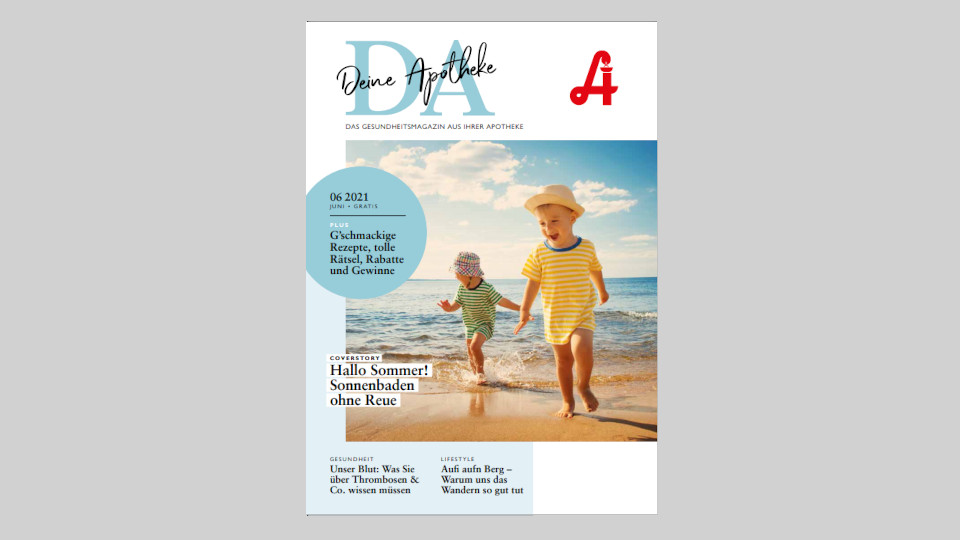 Zwei Kinder am Strand, mit Hüten. Laurentius-Apotheke Imst / Arzl im Pitztal Apotheke.