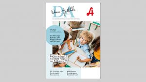 Zeitschriftencover mit Kindern im Klassenzimmer, Laurentius Apotheke Imst / Arzl im Pitztal, 09/2021.