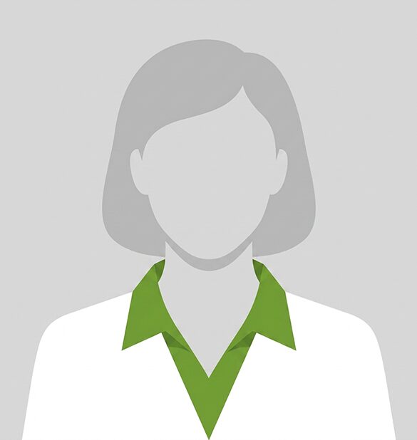 Abbildung einer gesichtslosen Frau mit schulterlangem Haar, die ein grünes Hemd mit Kragen und eine weiße Jacke trägt, vor einem einfarbigen grauen Hintergrund, wobei der Schriftzug „Laurentius Apotheke Imst / Pitztal Apotheke“ im Bild zu sehen ist.